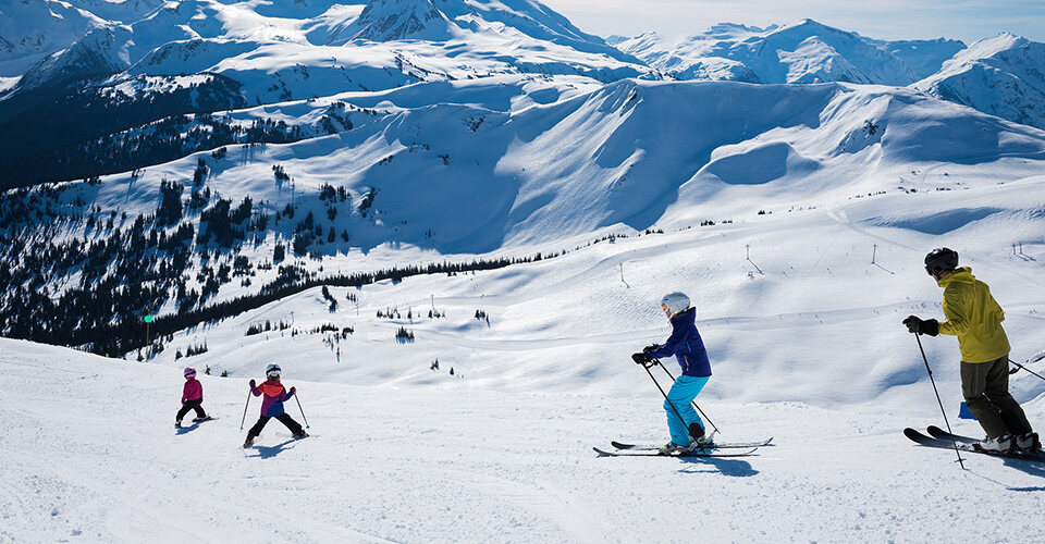 腾势x高端滑雪场
